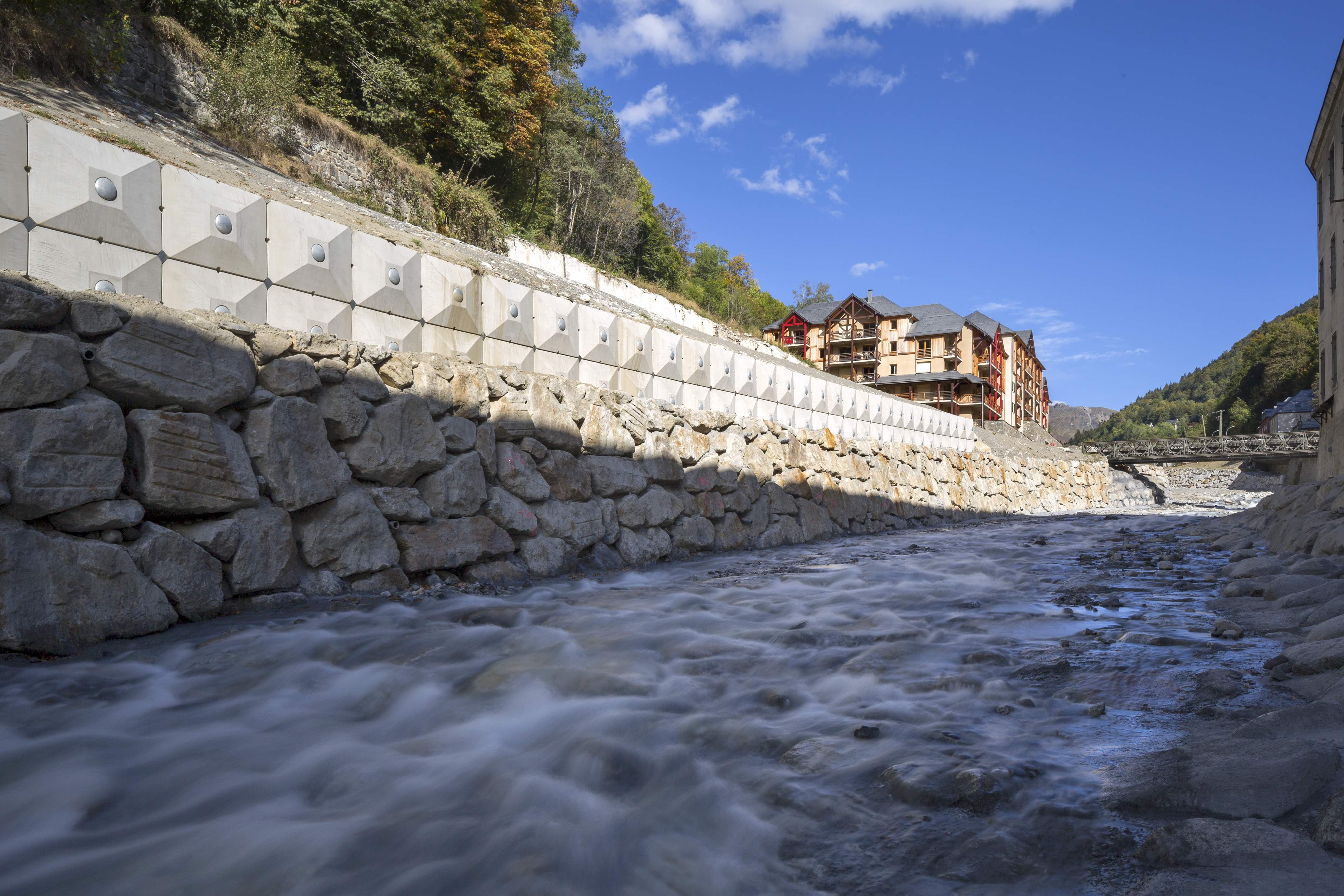 Berges du Bastan